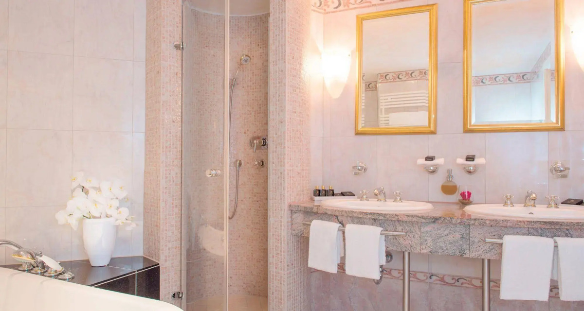 Victor's Residenz - Hotel Schloss Berg