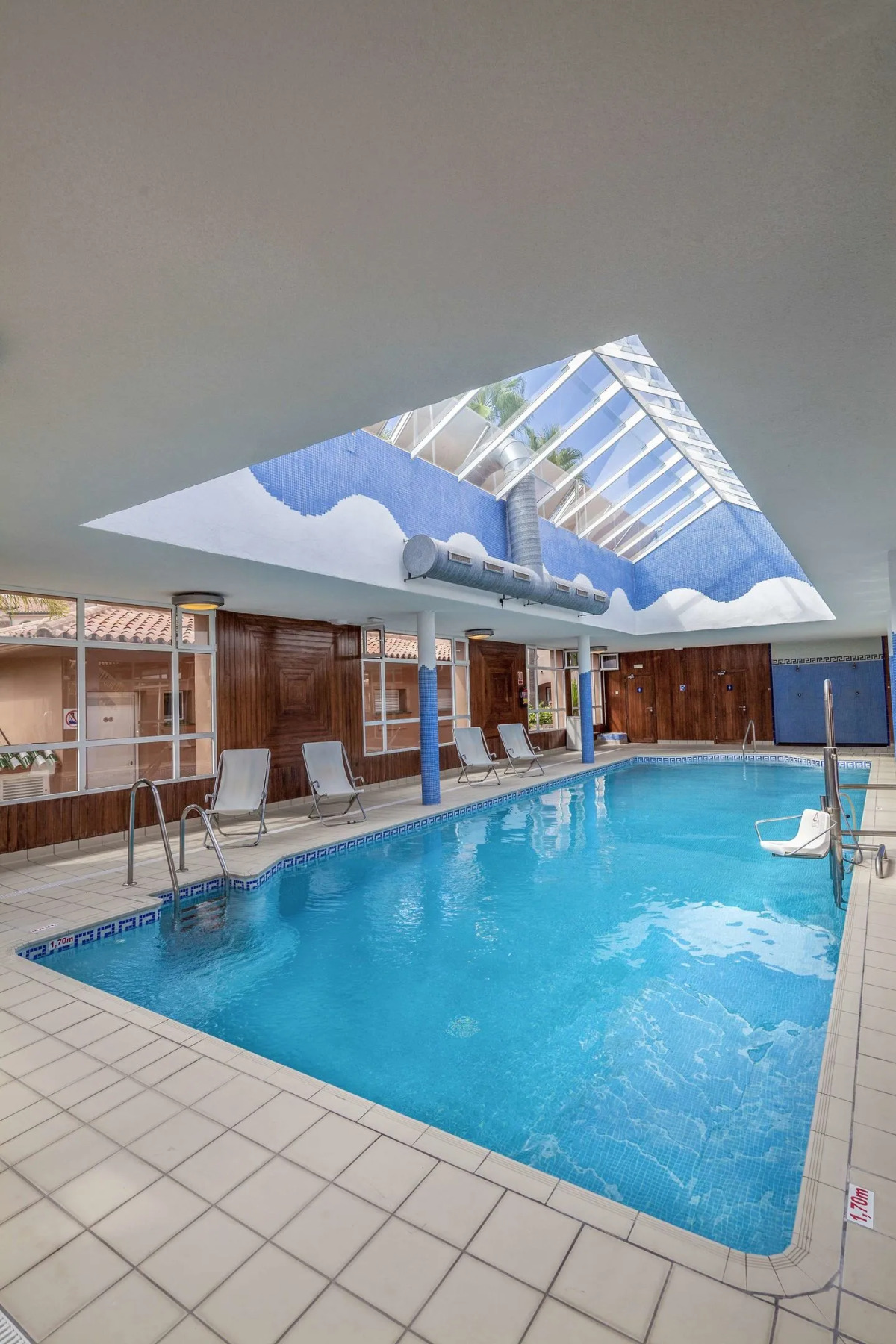 Отель Los Amigos Beach Club