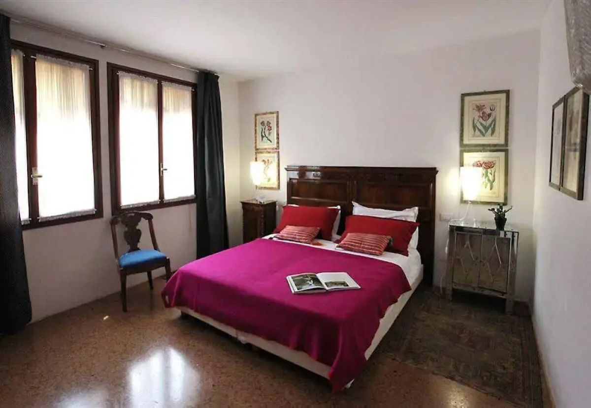 Palazzo Contarini Della Porta Di Ferro