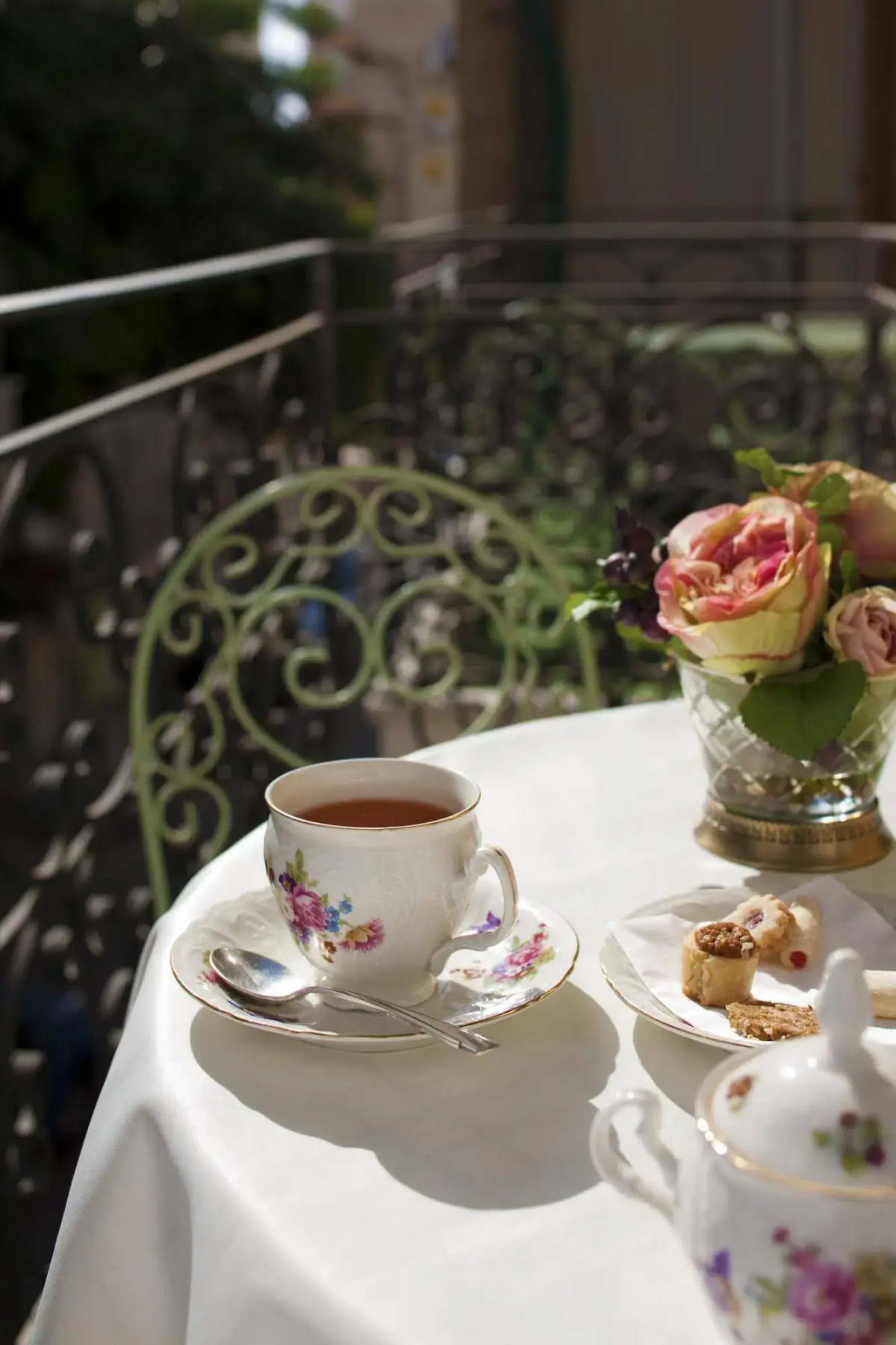 The Elliot - Adults only