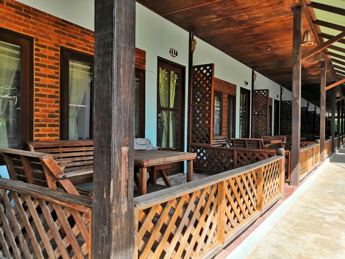 Sairee Hut Resort