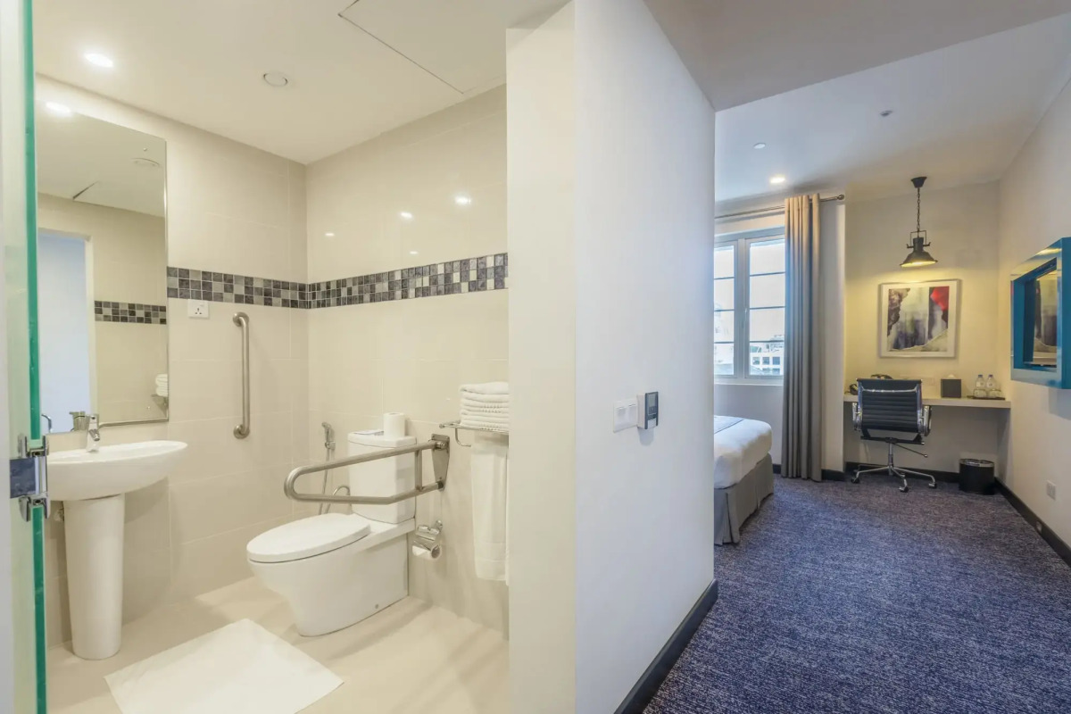 Fairway Colombo - Sri Lanka's First Hotel With Robot Technology