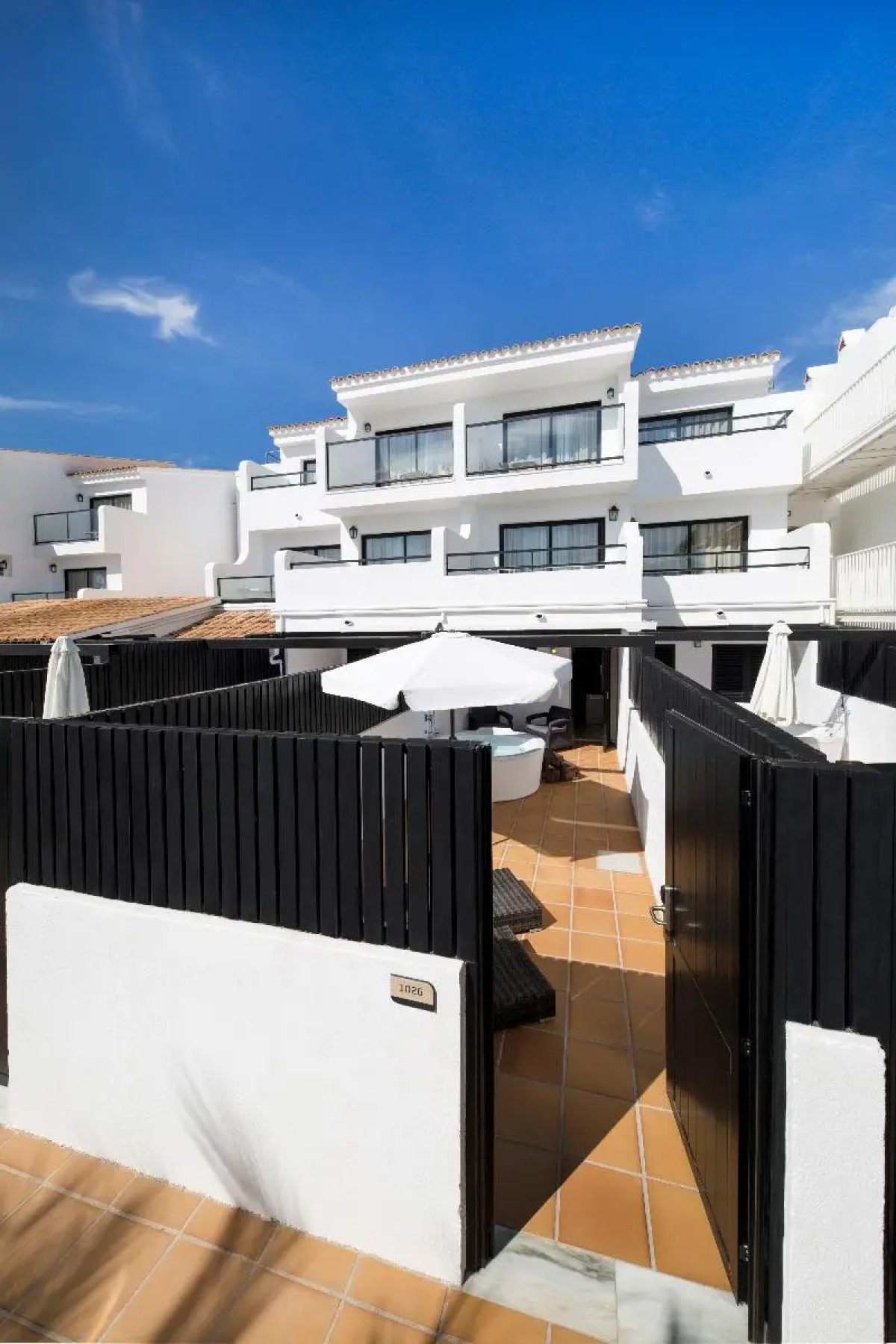 FERGUS Style Bahamas