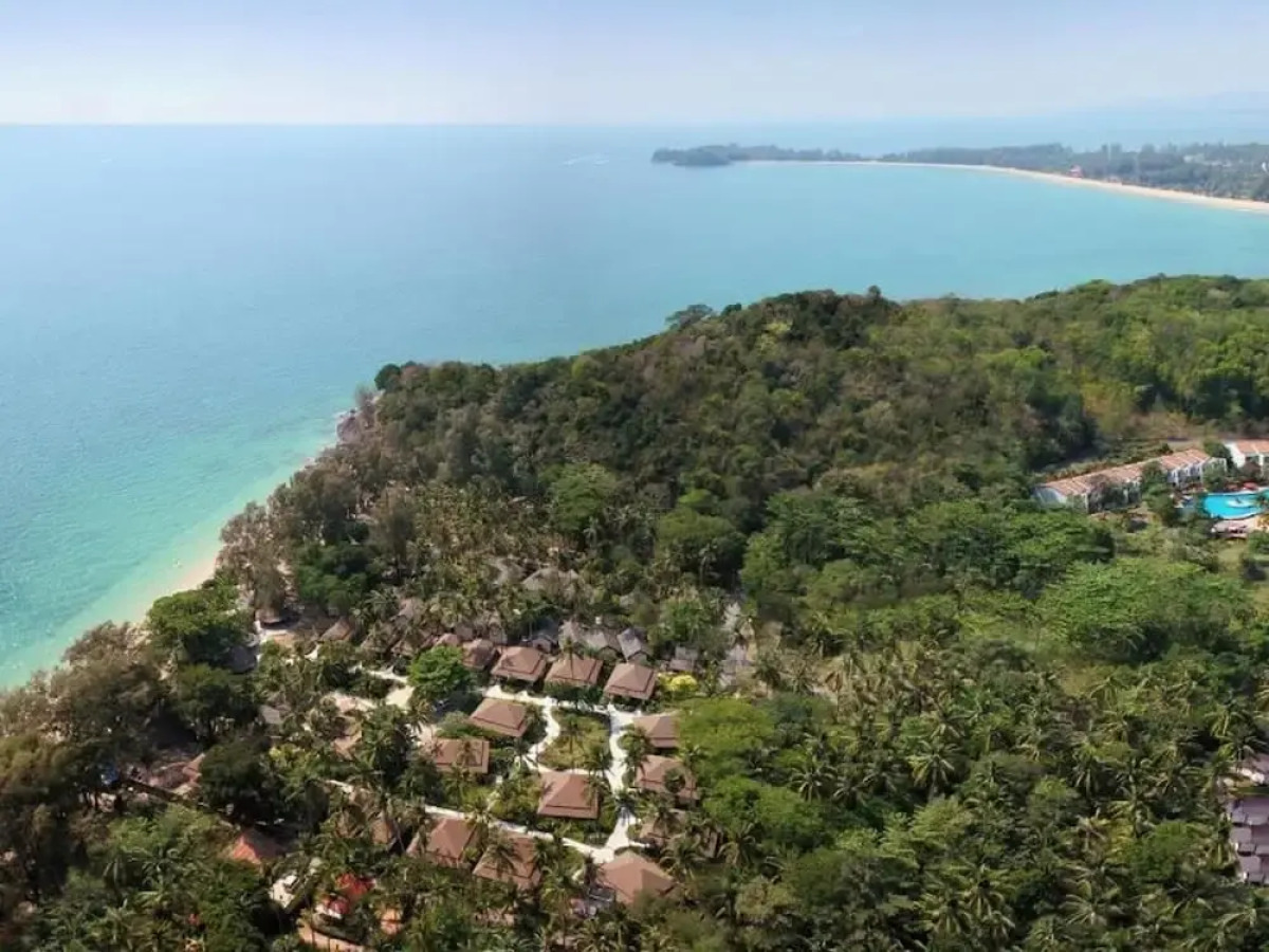 Hotel and Beach Bungalow at Lanta Resort