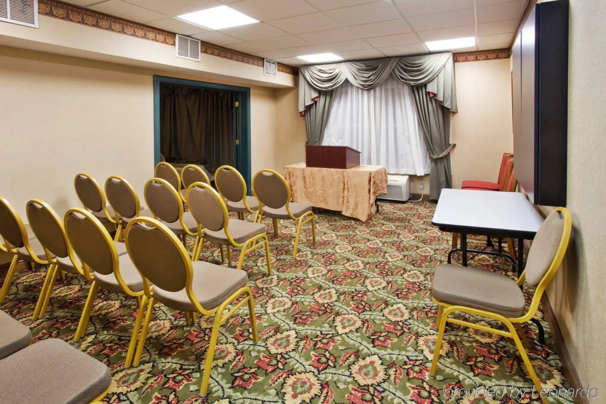 Country Inn & Suites by Radisson, Camp Springs (Andrews Air Force Base), MD