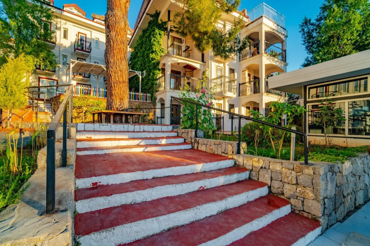 Sunshine Holiday Resort