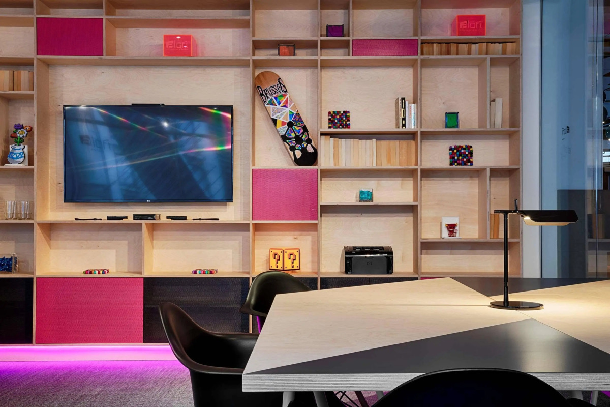 Отель Aloft Brussels Schuman