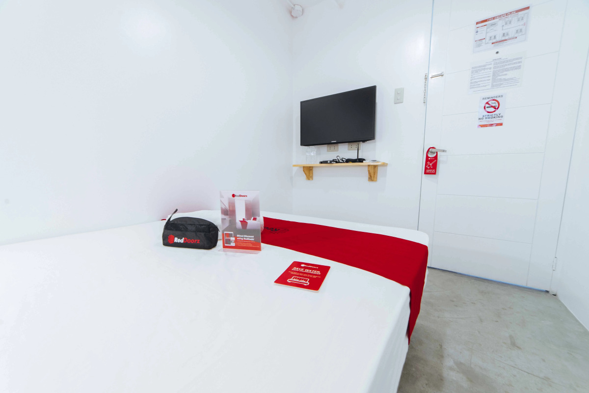 RedDoorz Plus @ Danlig Street Makati