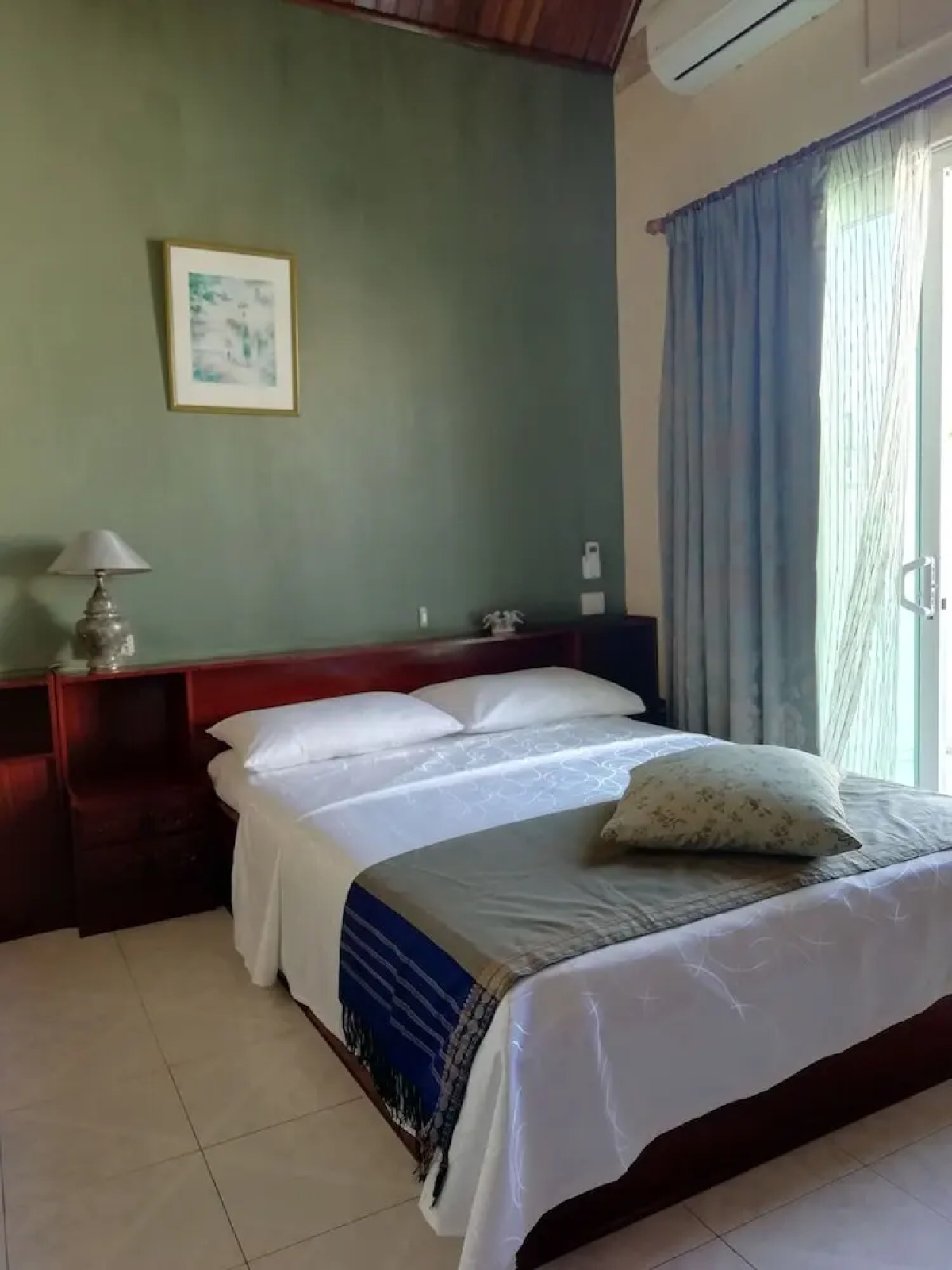 La Joliette Bungalow - Opposite Pereybere Beach