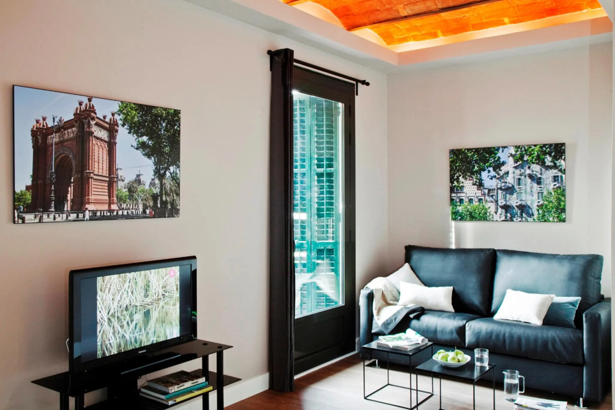 AinB Eixample-Miro Apartments