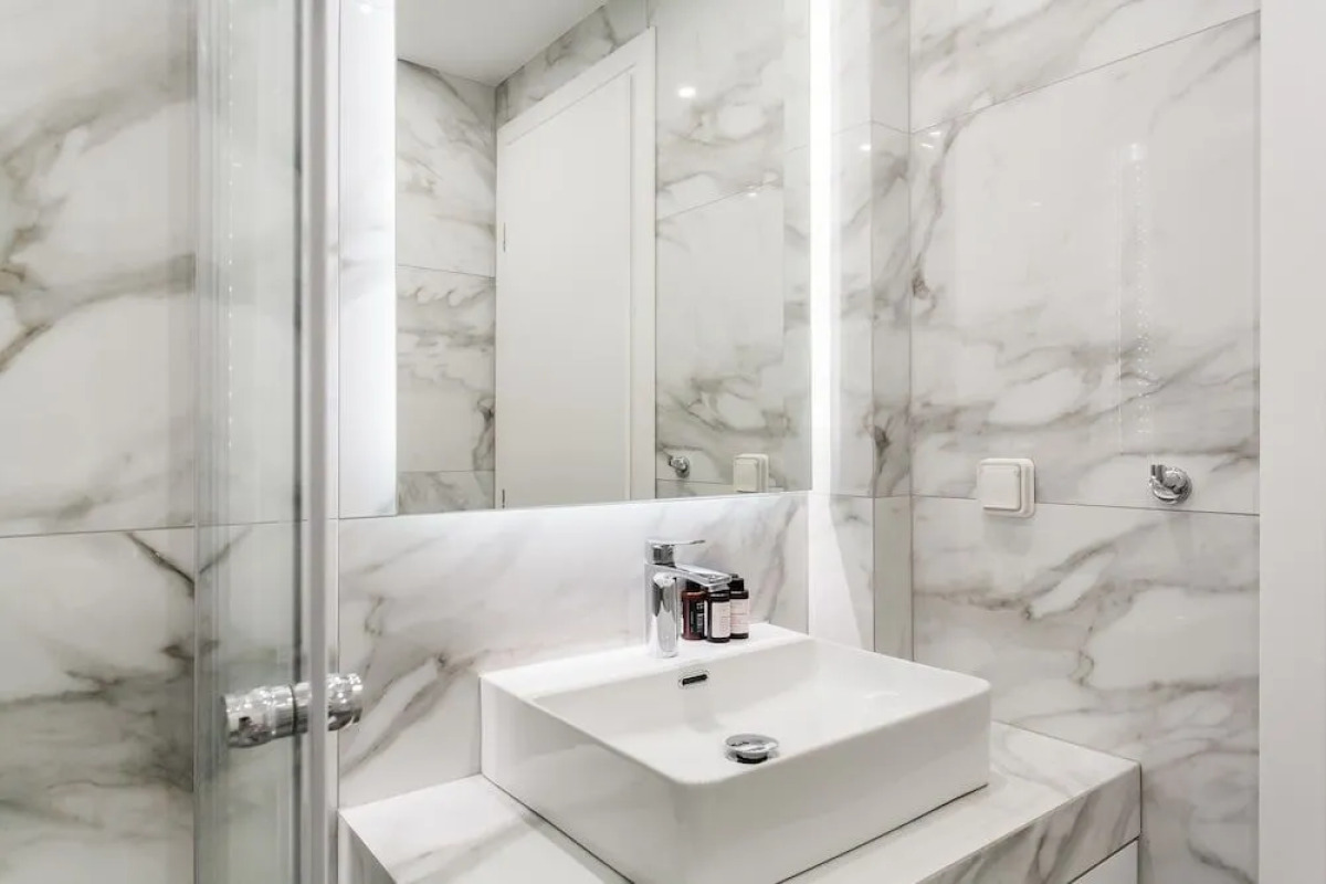 WYZ Athens Apartments by UPSTREET