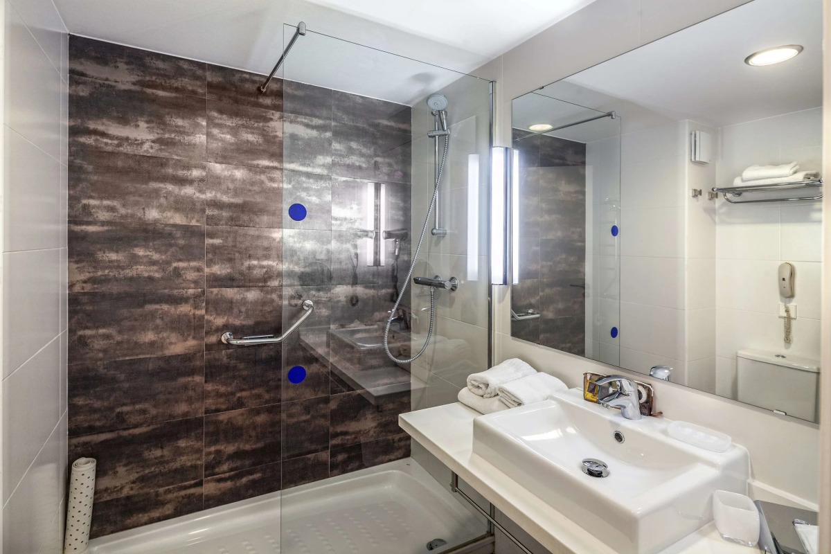 Отель Los Amigos Beach Club