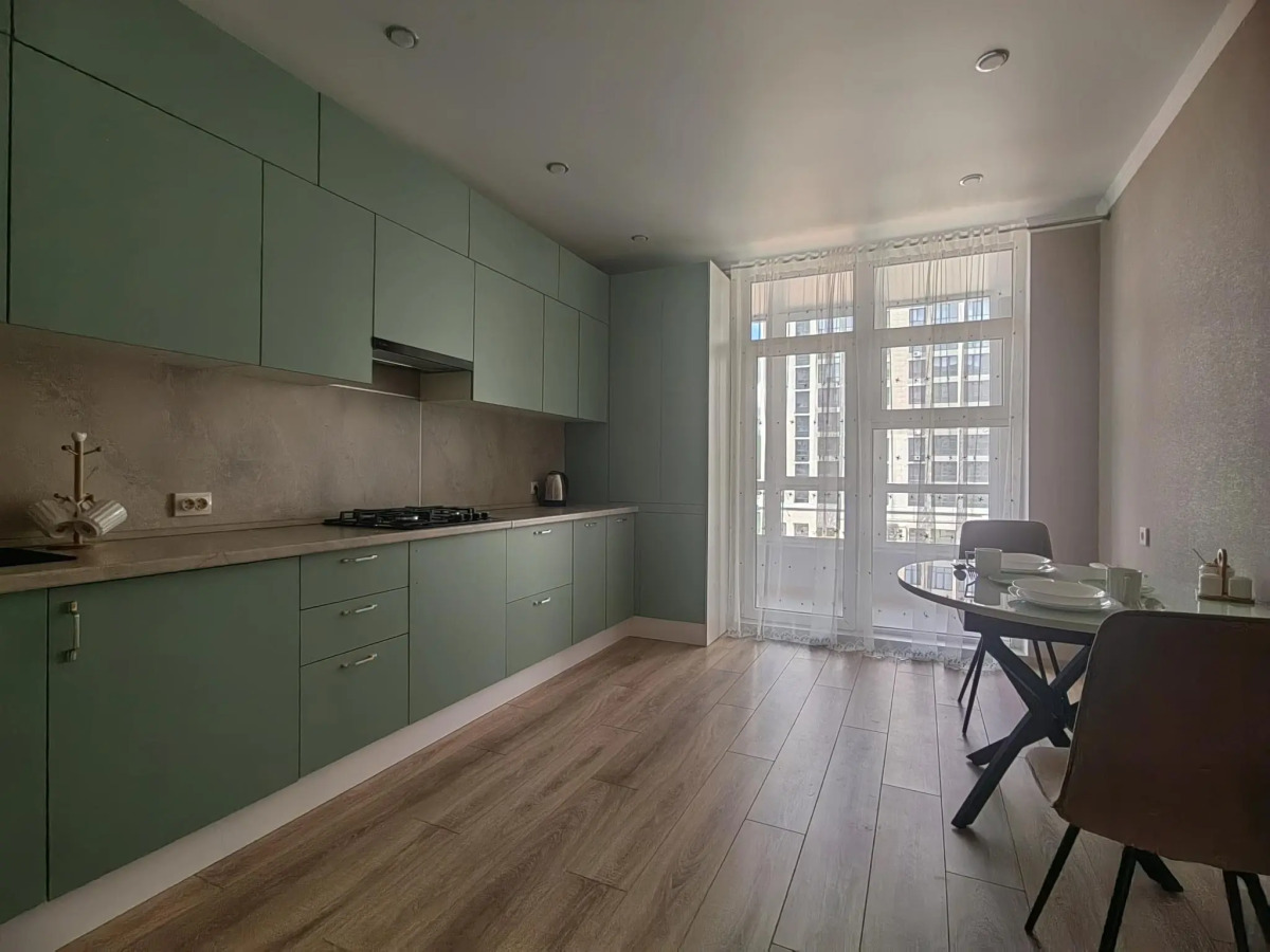 Апартаменты на проспекте Российский 13