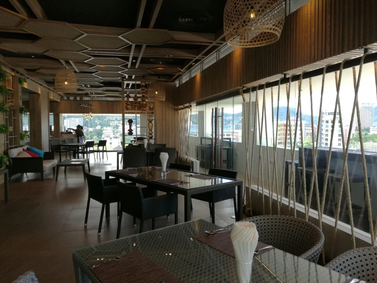 Отель Journeyhub Phuket Patong