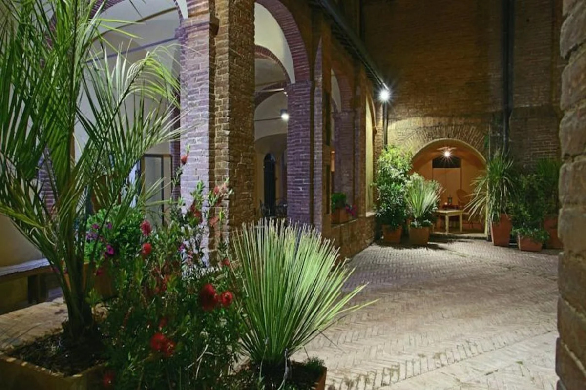 Il Chiostro del Carmine