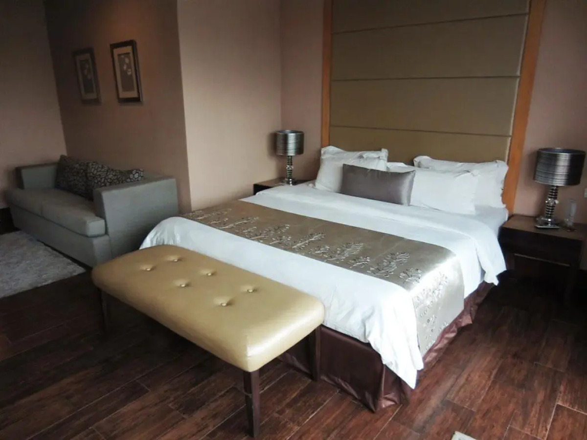 Goldberry Suites & Hotel Mactan