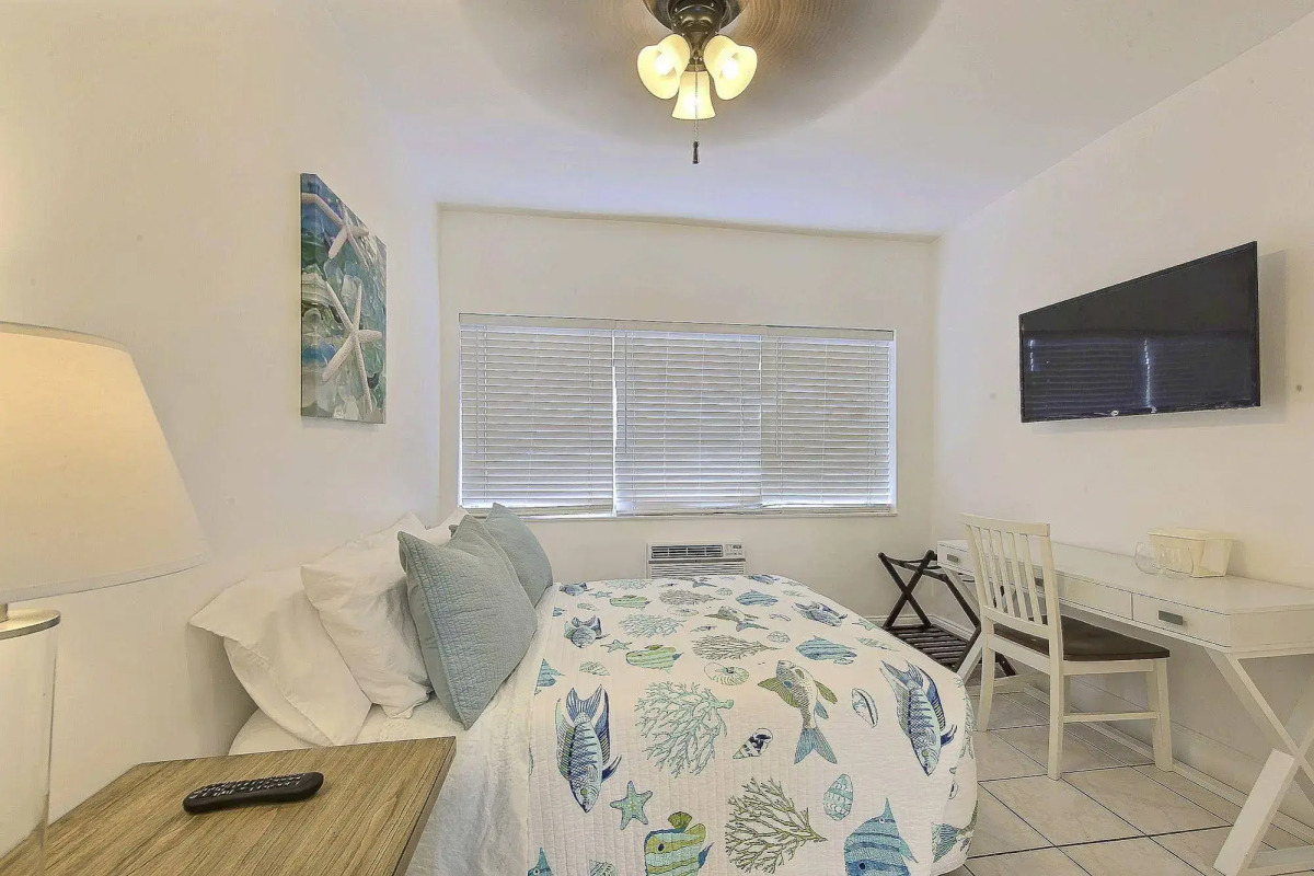 Sea Beach Plaza - Near Jungle Queen Riverboat