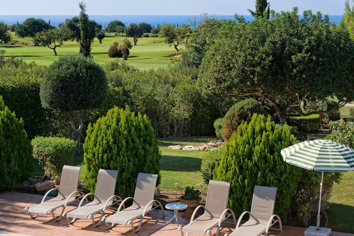 3 bedroom Villa Anarita 64 with private L-shaped pool, beautiful gardens, near resort village square