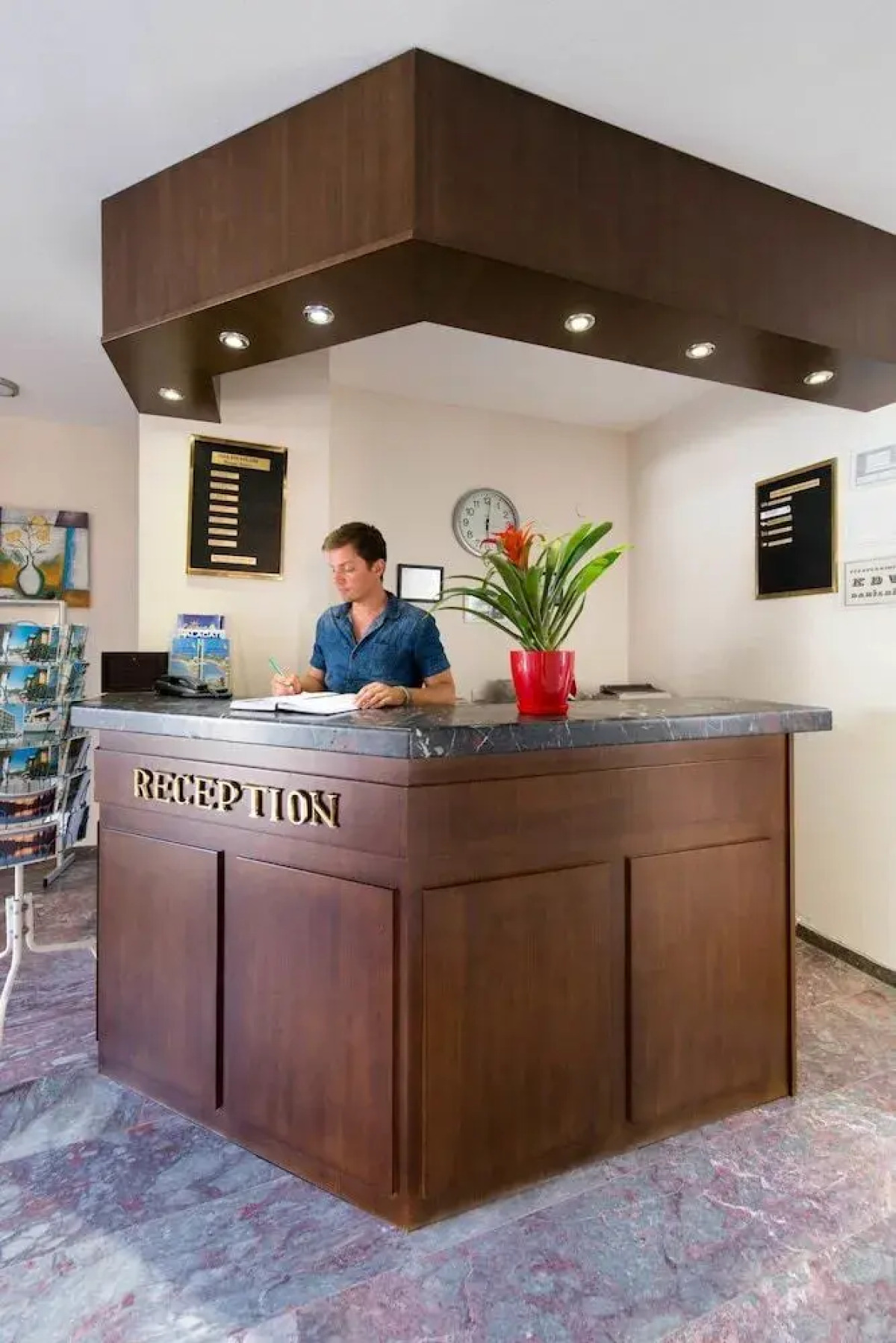 Ileri Hotel & Apartments