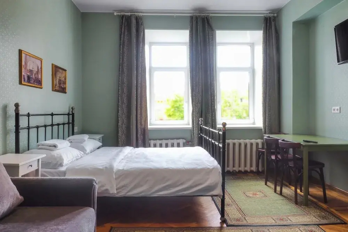 Friends Rooms on Vosstaniya