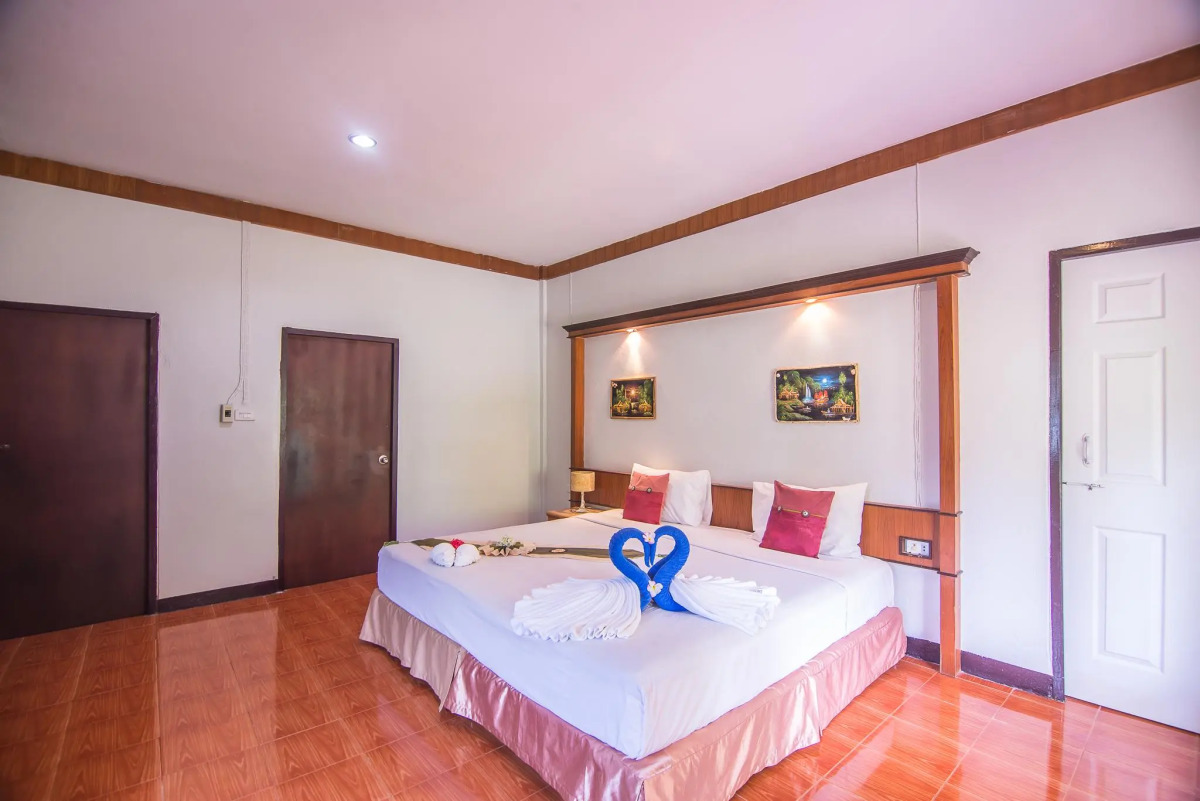 Lanta Nice Beach Resort