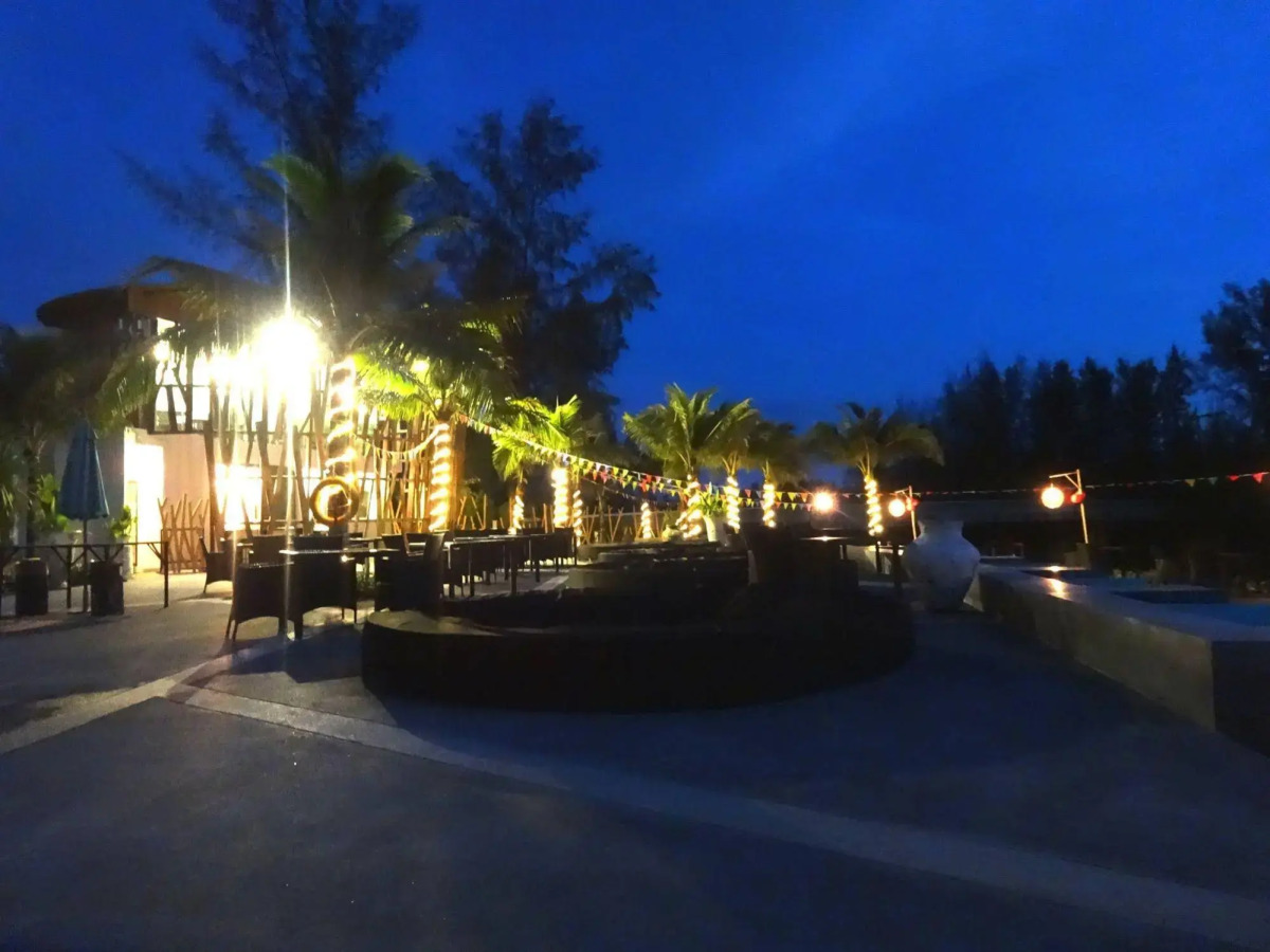 Le Coral Beach Resort and Cafe