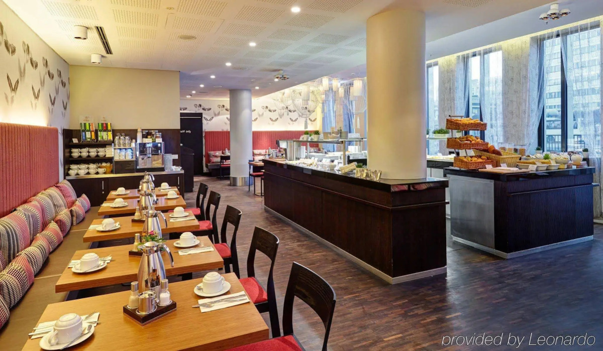 Отель Premier Inn Berlin Alexanderplatz