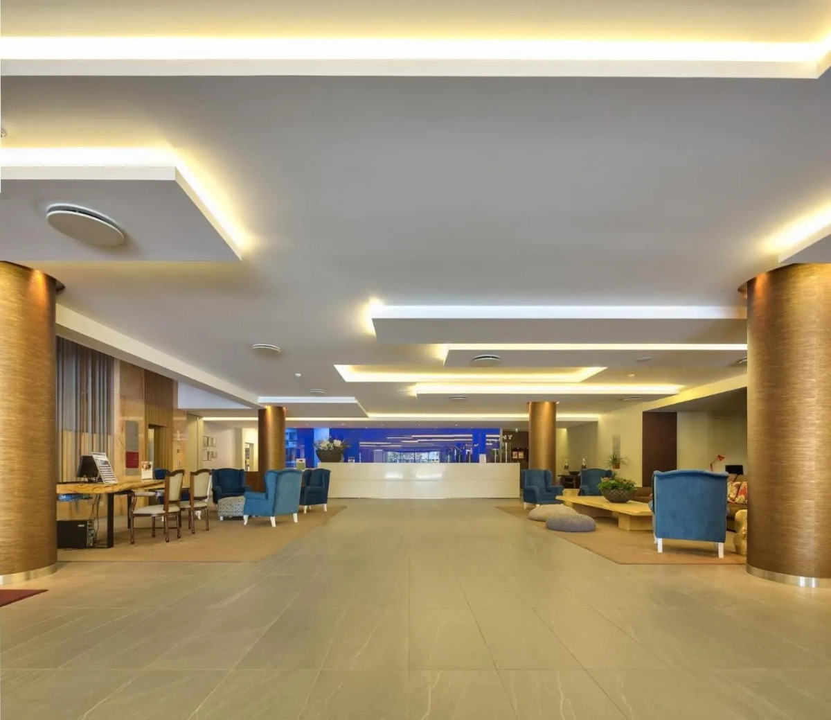 Four Views Monumental Lido