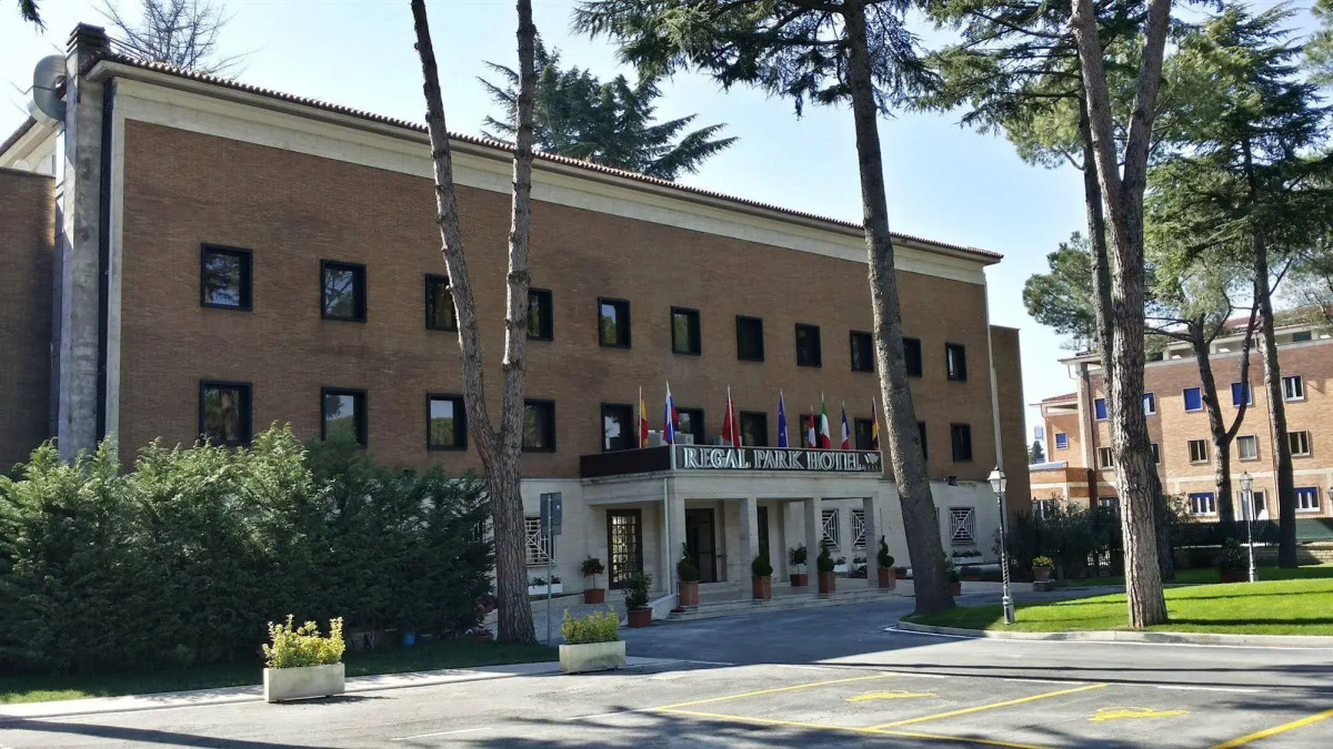 Regal Park Hotel