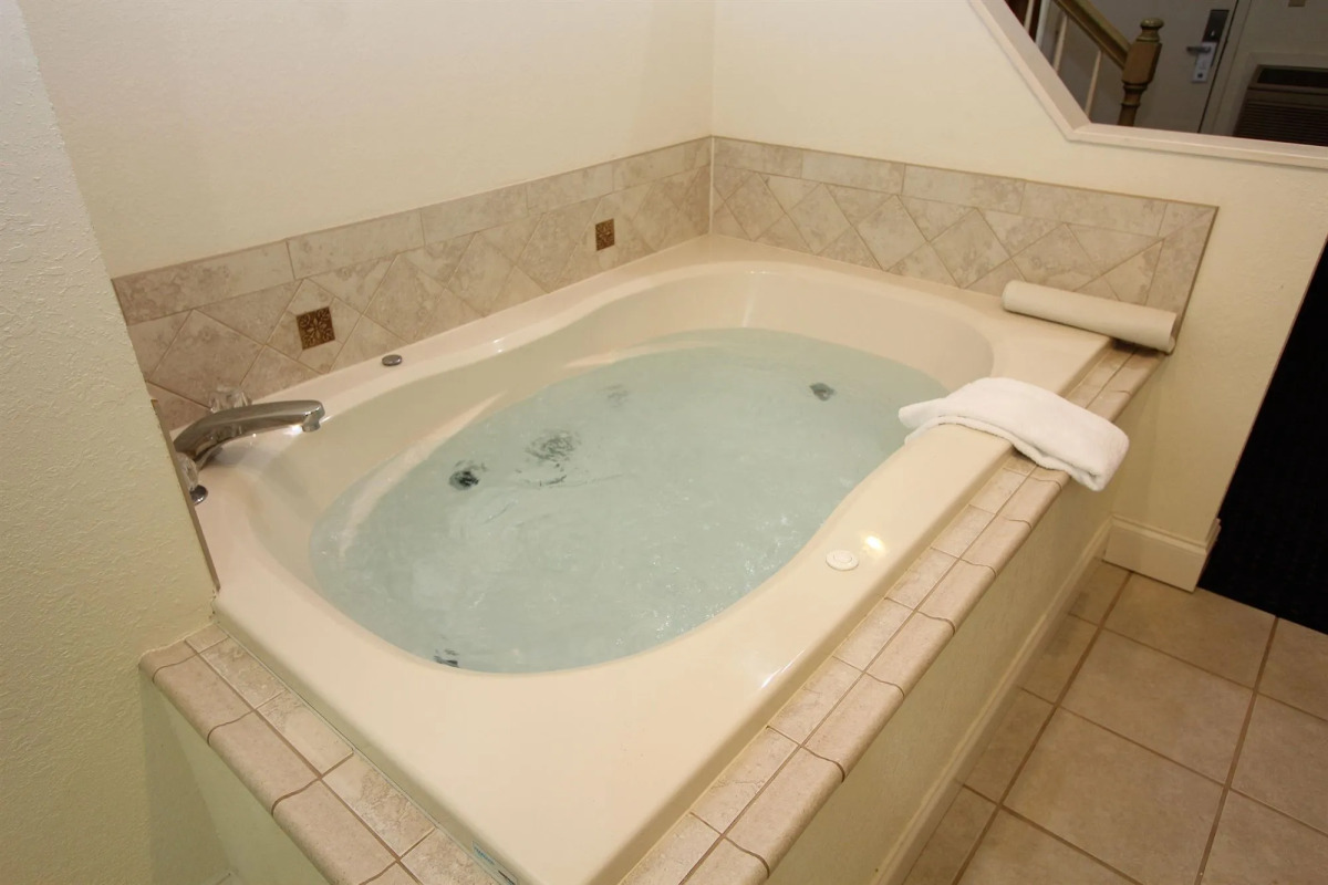 Crossroads Inn & Suites