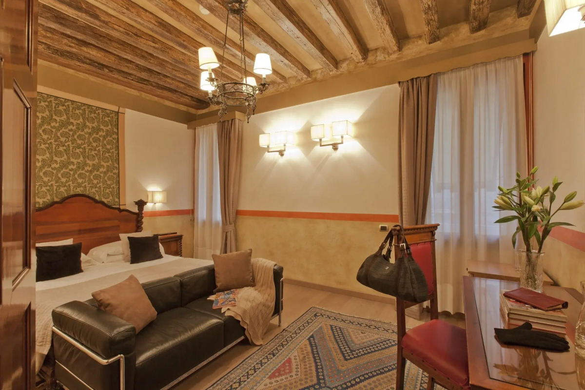 Отель Saturnia & International