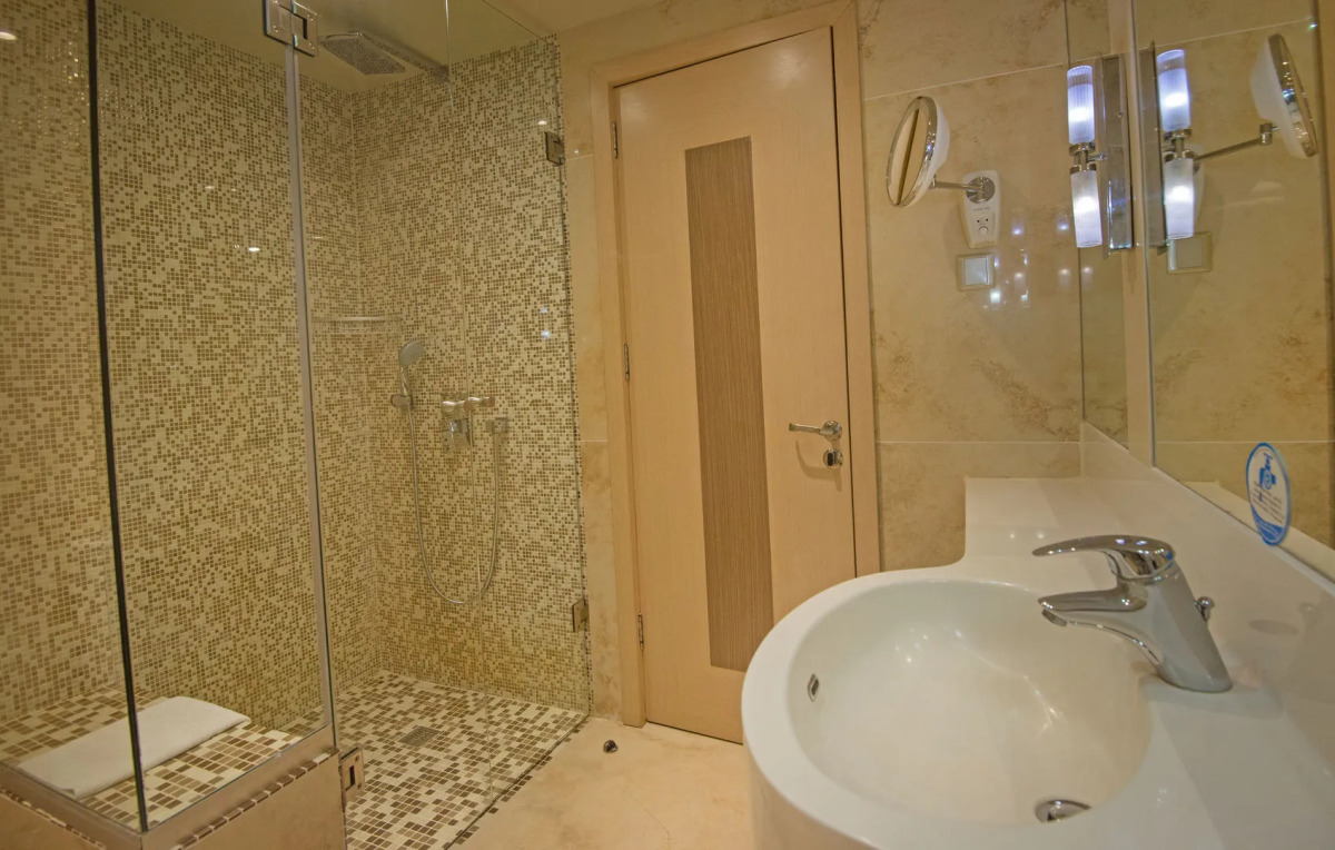 Adams Beach Hotel & Spa