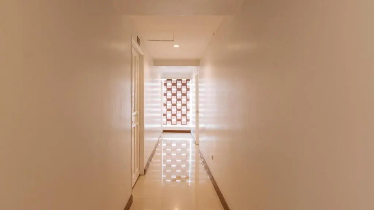 RedDoorz near Bambang Station