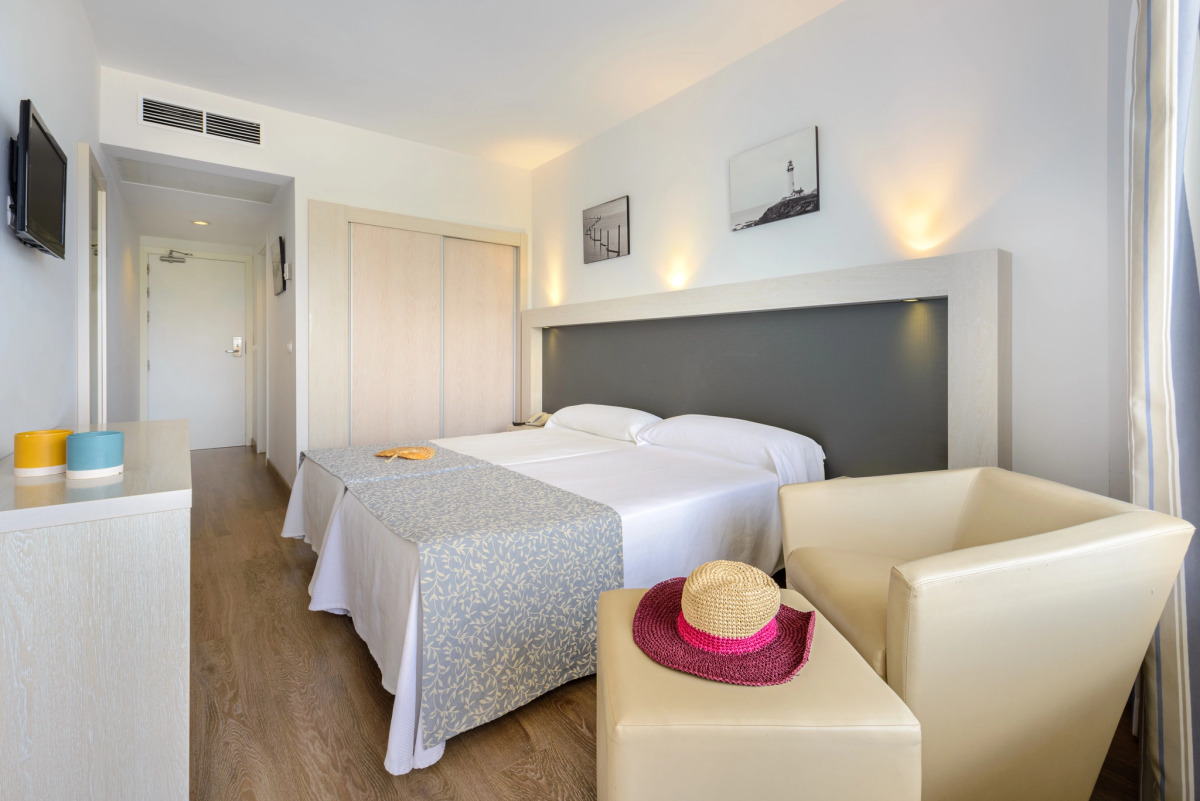 Отель Vibra Beverly Playa