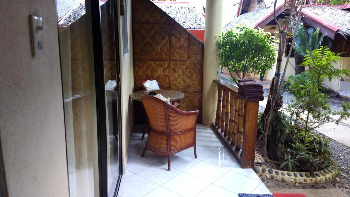 Alona Vida Beach Resort