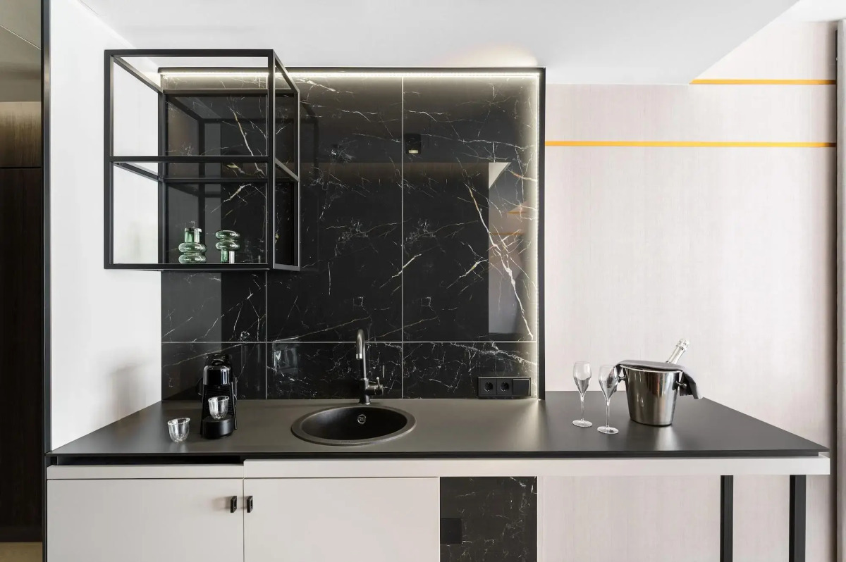 Emerald Downtown Suites