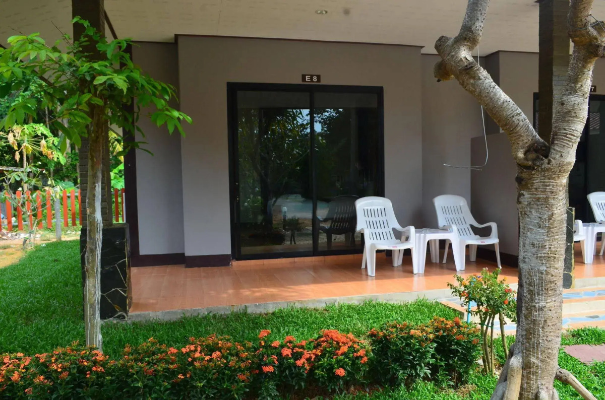 Lanta Nice Beach Resort