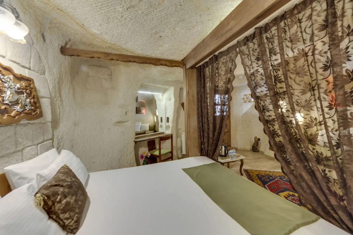 El Puente Cave Hotel