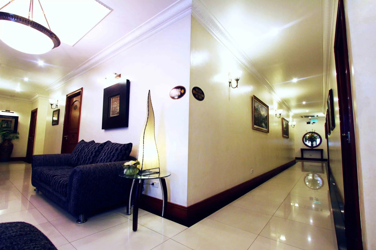 Townhouse OAK Makati Manila Near PNR Pasay Evangelista formerly VIP Suites