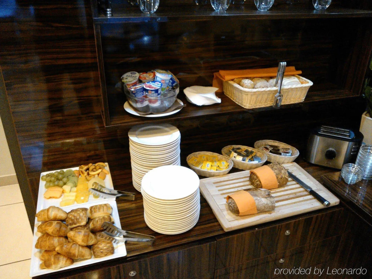 Hotel Apartments Zgoda Warszawa by DeSilva