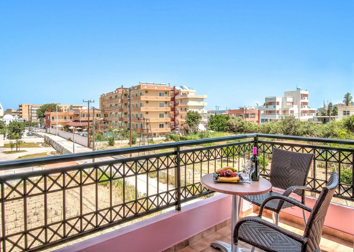 Johnhara Studios & Apartments