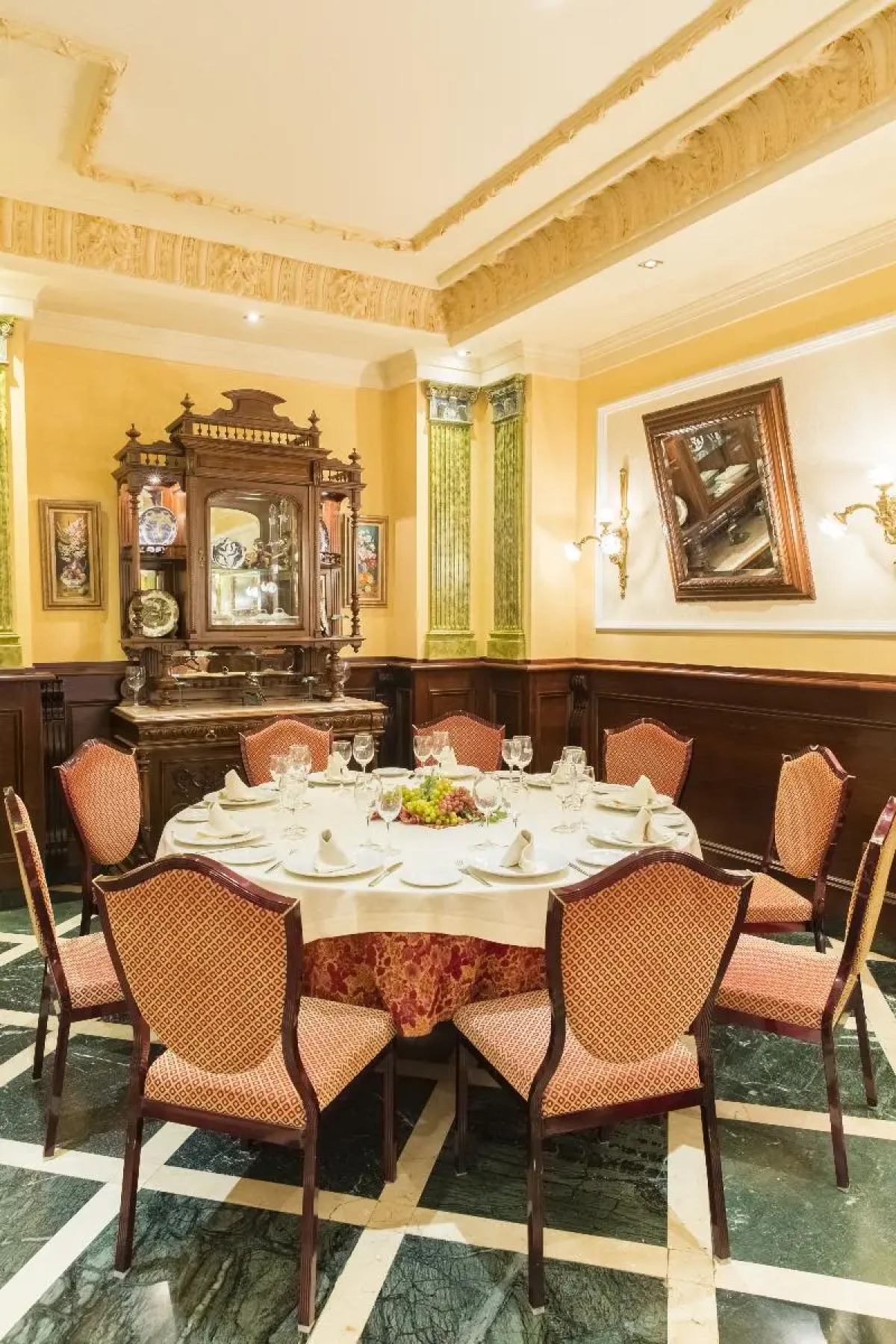 Отель Reina Cristina