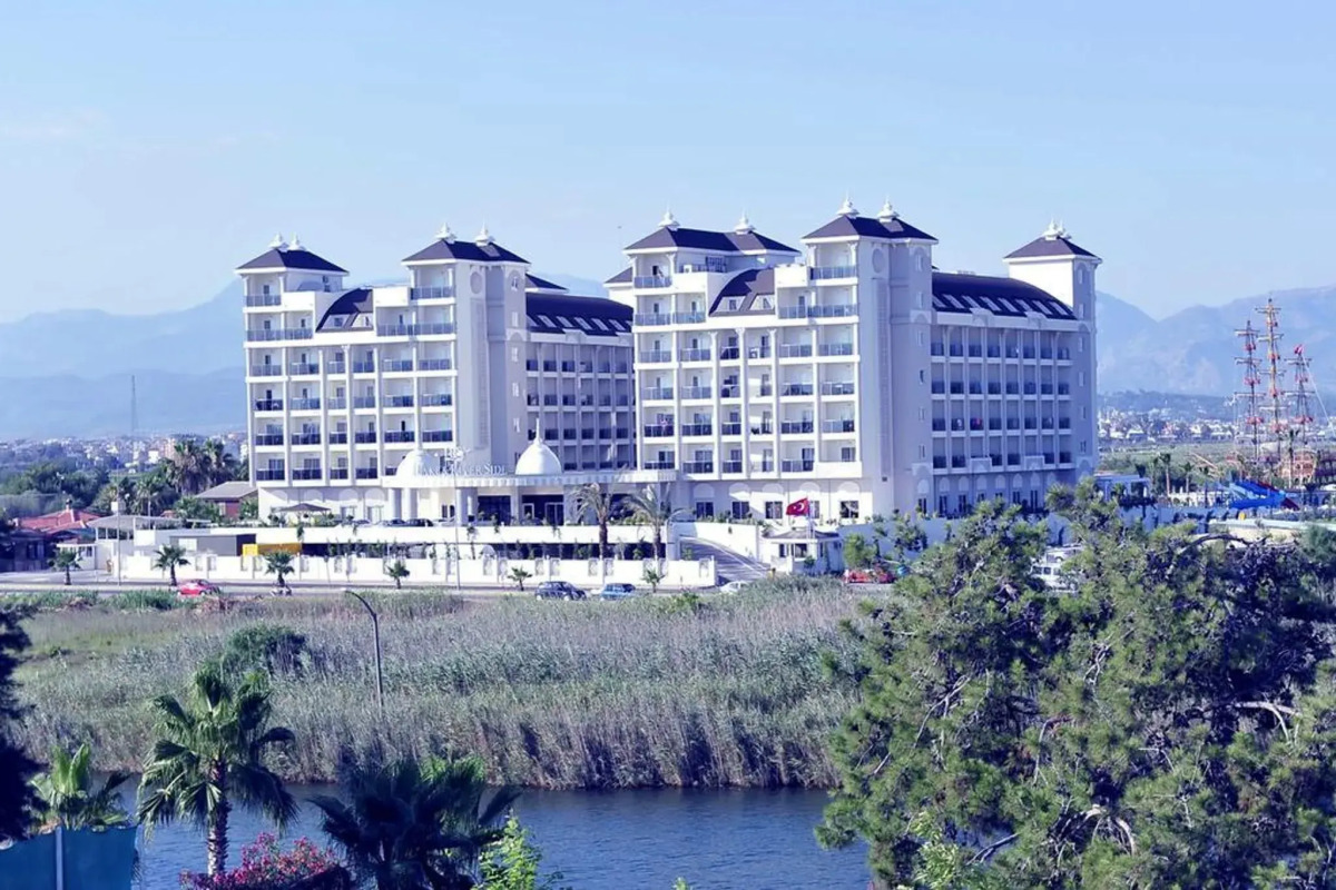 Lake & River Side Hotel & Spa