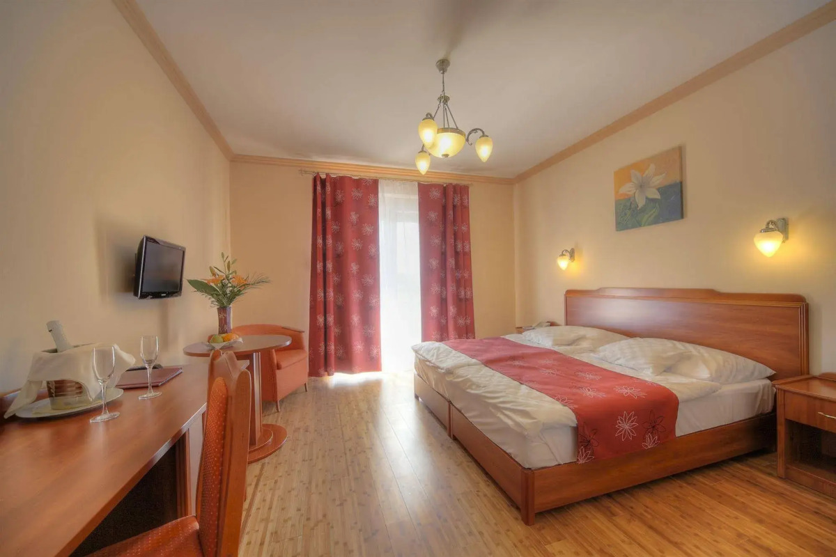 Fried Castle Hotel and Restaurant