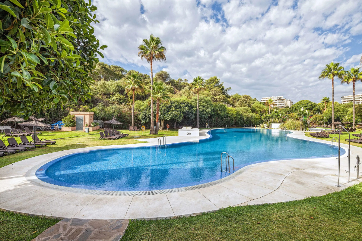 Отель Los Amigos Beach Club