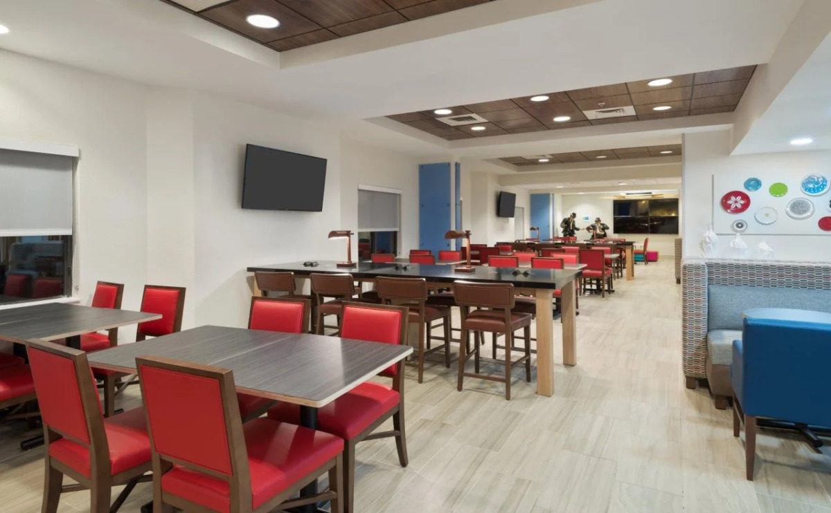 Holiday Inn Express & Suites Nearest Universal Orlando by IHG