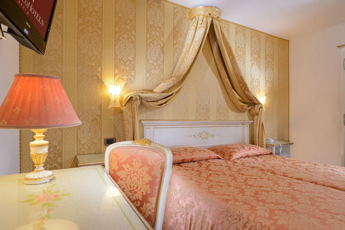 Hotel Ambassador Tre Rose