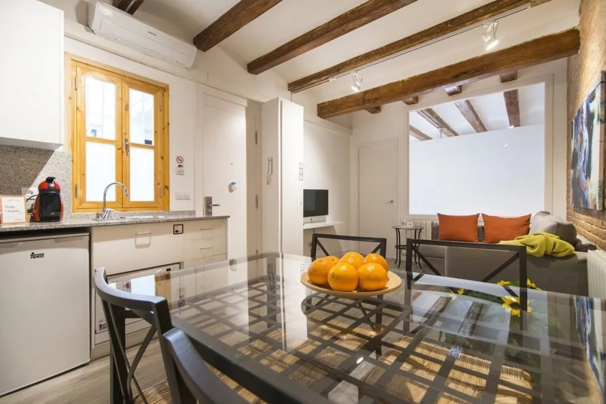 Happy People Ramblas Harbour