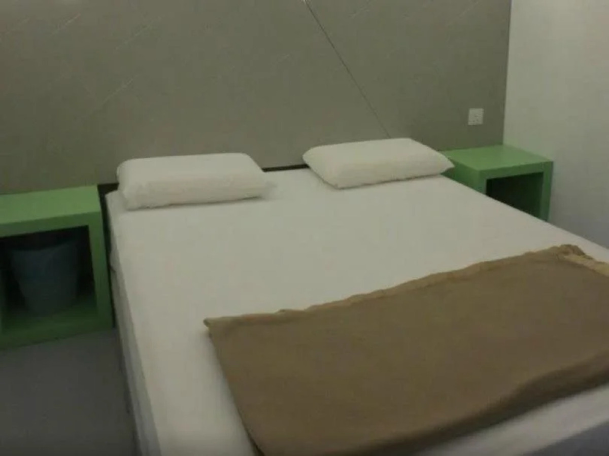 Warm Blanket Hotel - Hostel