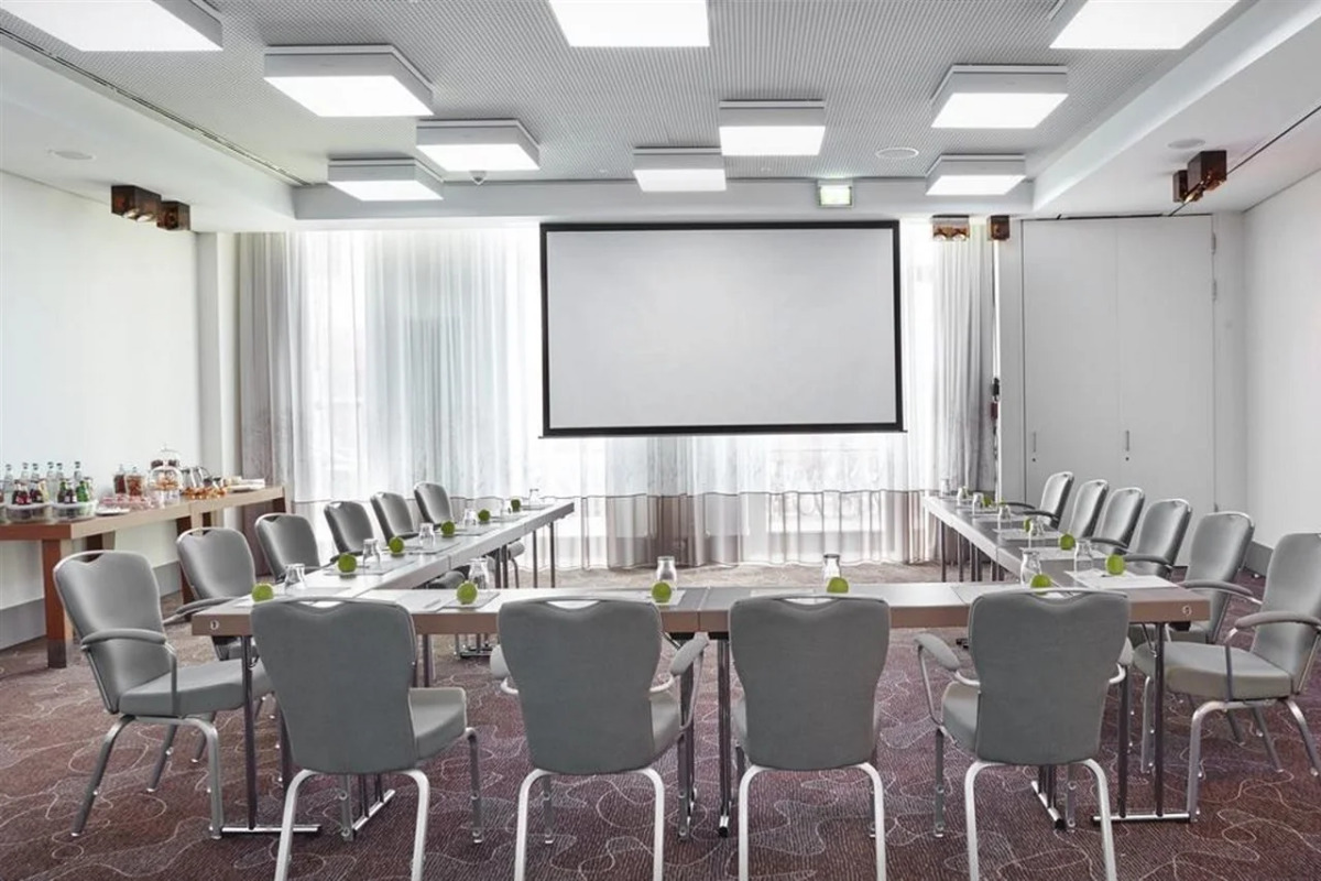 Отель Premier Inn Berlin Alexanderplatz